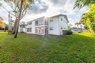 1122 25th St, Unit 3 in Vero Beach, FL - Building Photo - Building Photo