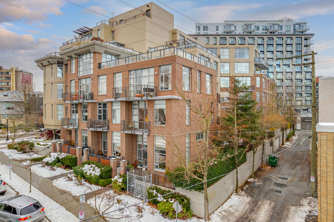 Soma Lofts in Vancouver, BC - Building Photo - Building Photo