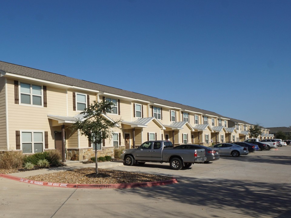 Watson Townhomes in Bryan, TX - Building Photo