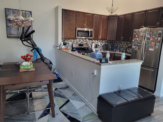 93 Albury Way, Unit 93 in North Brunswick, NJ - Building Photo - Building Photo