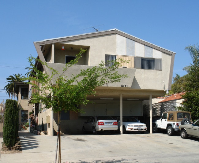 6111 Saturn St in Los Angeles, CA - Building Photo - Building Photo