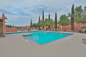 Colores Del Sol in El Paso, TX - Foto de edificio - Building Photo