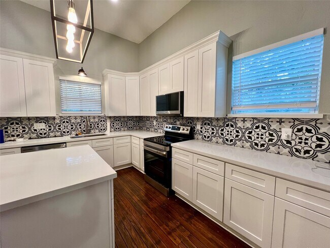 282 11th St in Somerville, TX - Building Photo - Building Photo