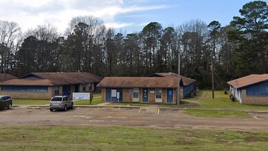 700 W Broad St in Linden, TX - Building Photo - Building Photo