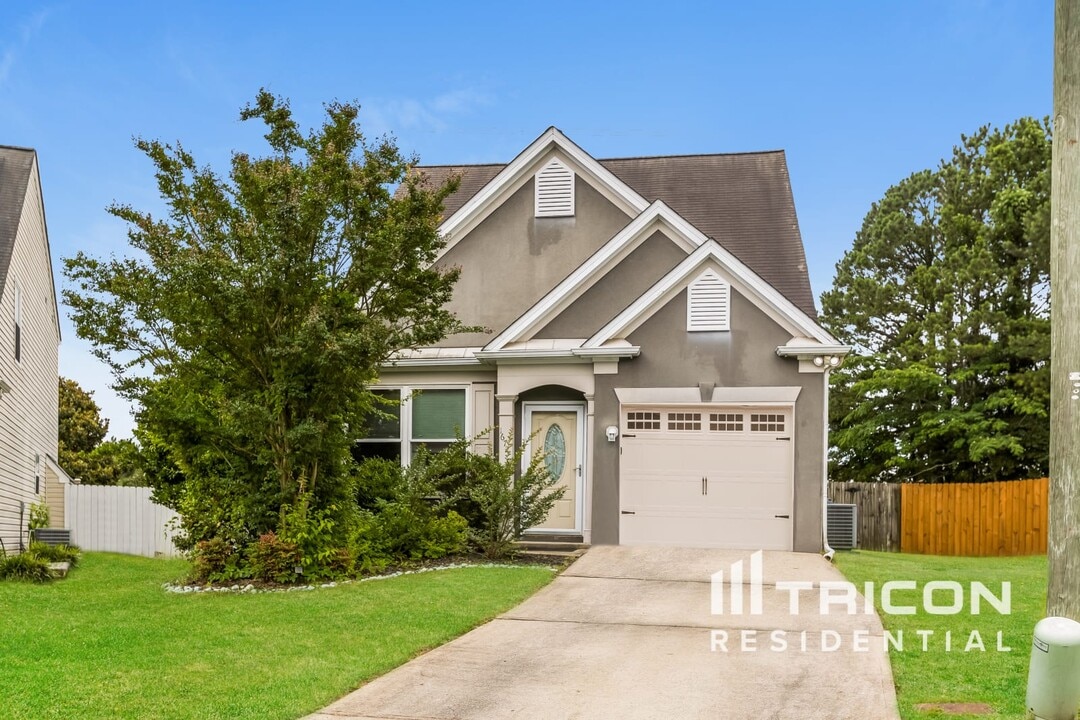 1672 Woodsford Rd in Kennesaw, GA - Building Photo