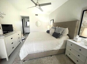 11864 NW 11th St in Pembroke Pines, FL - Building Photo - Building Photo