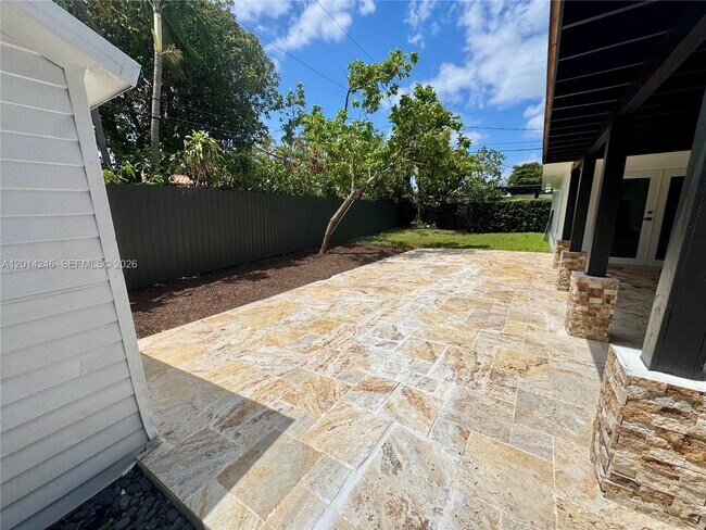 8320 NW 180th St in Hialeah, FL - Building Photo - Building Photo
