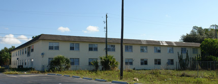 Residences at Canal in Ft. Myers, FL - Foto de edificio - Building Photo