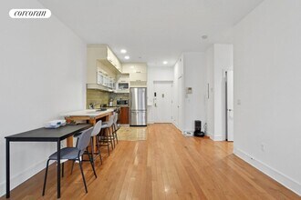 4126 27th St in Queens, NY - Building Photo - Building Photo