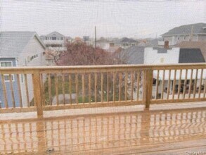 77 Kentucky St, Unit Upper in Long Beach, NY - Building Photo - Building Photo