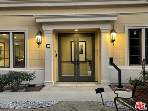 23500 Park Sorrento in Calabasas, CA - Foto de edificio - Building Photo