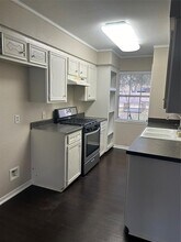 210 Skyview Terrace-Unit -A in Friendswood, TX - Building Photo - Building Photo