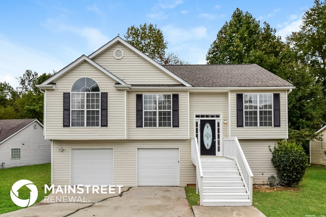 9407 Rollinghills Dr in Jonesboro, GA - Building Photo