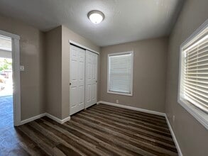 283 W Pinedale Ave, Unit 283 W Pinedale Ave in Fresno, CA - Foto de edificio - Building Photo