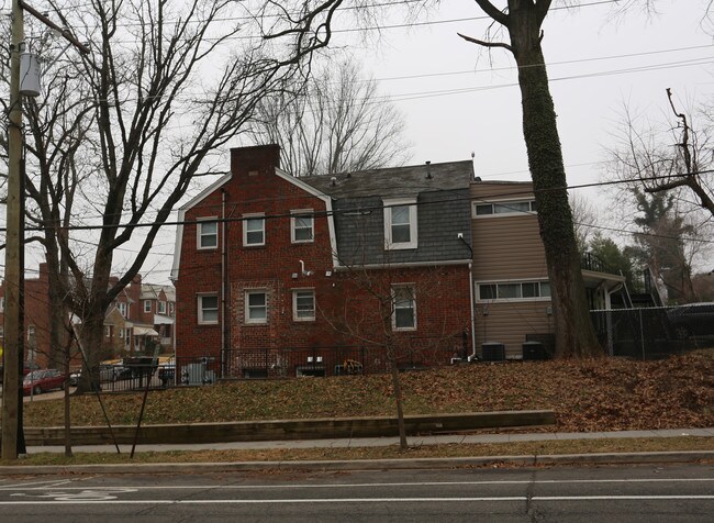 1401-1403 Whittier St NW in Washington, DC - Foto de edificio - Building Photo