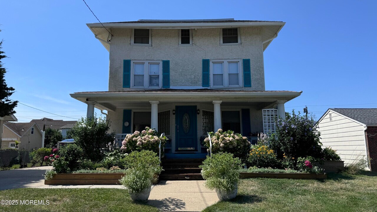 12 Elberon Ave in Allenhurst, NJ - Building Photo