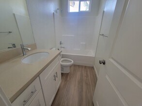 8410 Grandy St in Bakersfield, CA - Building Photo - Building Photo