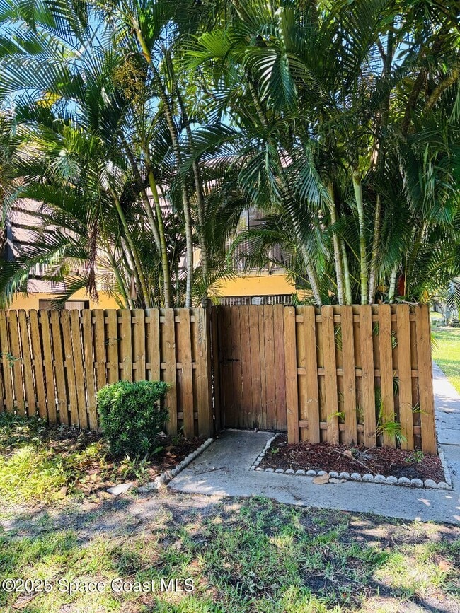 property at 3915 Vista Oaks Cir NE