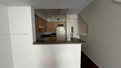 2965 NE 185th St in Miami, FL - Building Photo - Building Photo