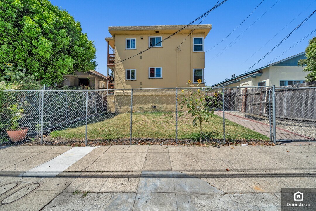 2125 14th Ave, Unit #25 in Oakland, CA - Building Photo
