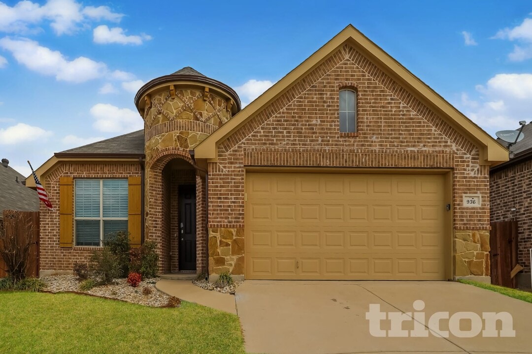 936 Deer Valley Dr in Weatherford, TX - Building Photo