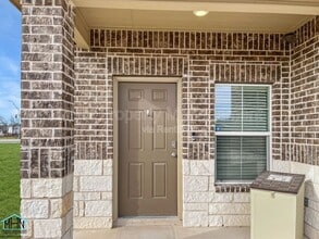 4051 Basil Mdw in Von Ormy, TX - Building Photo - Building Photo