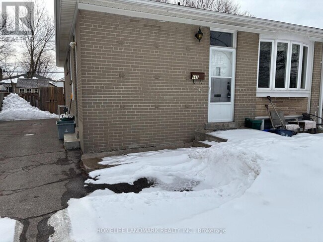 145 Tulloch Dr in Ajax, ON - Building Photo - Building Photo