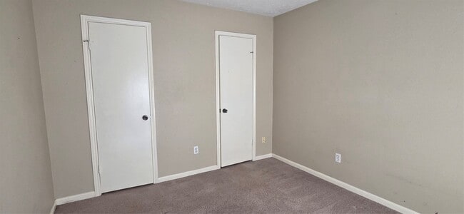 property at 1910 Quail Valley E Dr