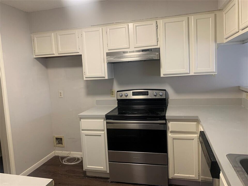 5502 Loving Dr-Unit -4 in Garland, TX - Building Photo