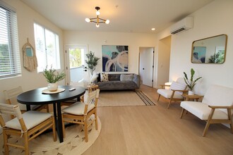 7530 N Richmond Ave-Unit -101 in Portland, OR - Foto de edificio - Building Photo