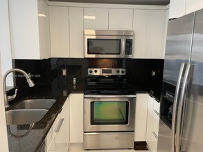 185 SE 14th Ter, Unit 1413 in Miami, FL - Foto de edificio - Building Photo
