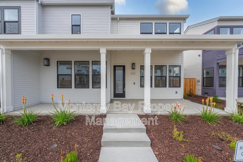 111 Sea Shell Ave in Marina, CA - Building Photo
