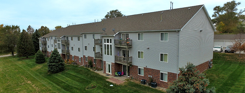 Douglas Apartments in Elkhorn, NE - Building Photo