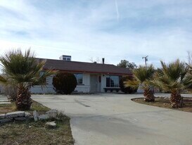 8672 S Loop Blvd in California City, CA - Building Photo