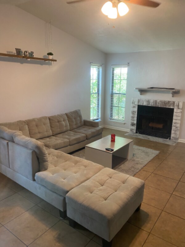 2031Hanover Court in Tallahassee, FL - Foto de edificio - Building Photo