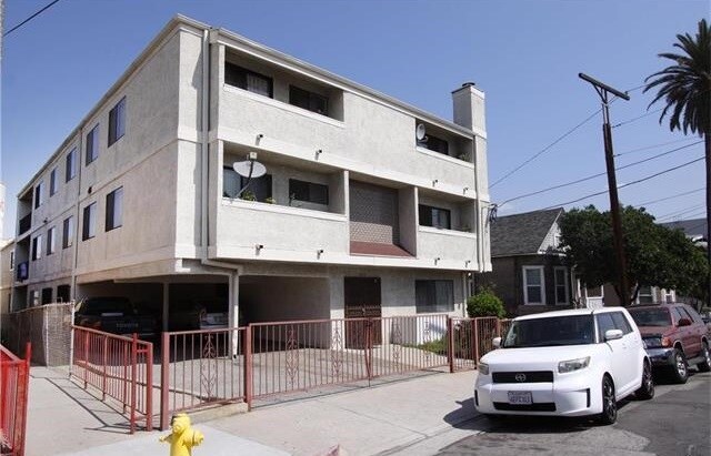 829 N Bunker Hill Ave in Los Angeles, CA - Foto de edificio - Building Photo
