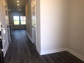 1802 Braemar Vlg Dr in Monroe, NC - Foto de edificio - Building Photo