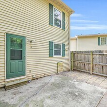 610A English Creek Ct in Champaign, IL - Building Photo - Building Photo