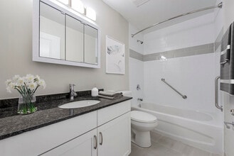 The Brock in Burlington, ON - Building Photo - Building Photo