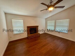 13213 Lynett Ct in Bakersfield, CA - Building Photo - Building Photo