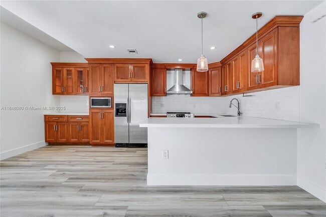 3540 SW 17th St in Miami, FL - Building Photo - Building Photo