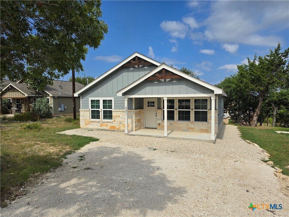891 Roadrunner Spur in Canyon Lake, TX - Building Photo