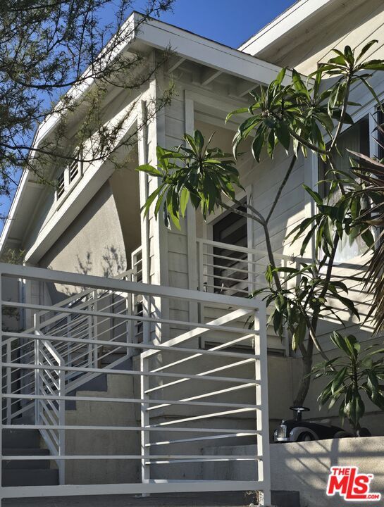 property at 919 Isabel St