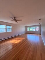 85 E Quincy St, Unit 2 in Riverside, IL - Building Photo