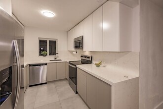 1105 NE 133rd St in North Miami, FL - Building Photo - Building Photo