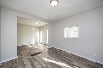 1332 E Sheridan Ave in Des Moines, IA - Building Photo - Building Photo