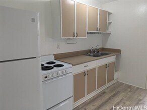 42-099-99 Old Kalanianaole Rd in Kailua, HI - Building Photo - Building Photo