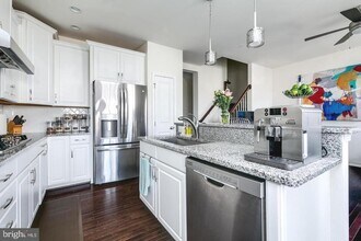 43110 India Wharf Sq in Ashburn, VA - Building Photo - Building Photo