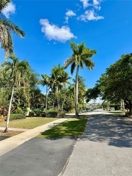 9745 SW 161st St, Unit 1 in Miami, FL - Building Photo