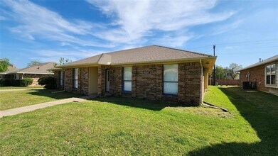 1526 Silverleaf Dr in Carrollton, TX - Building Photo - Building Photo